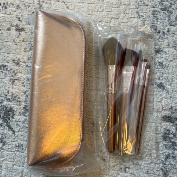 bareMinerals brush set Plushest Touch - Picture 4 of 5